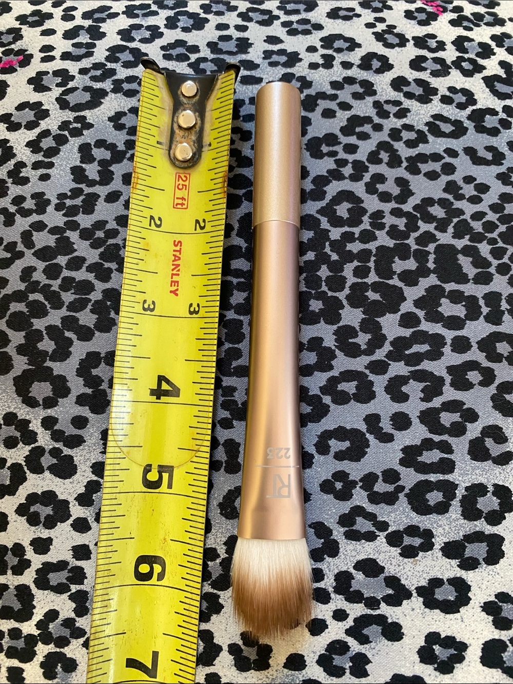 RT Blurring Concealer Plush Bristles Dual Length Bristles New Not Returnable